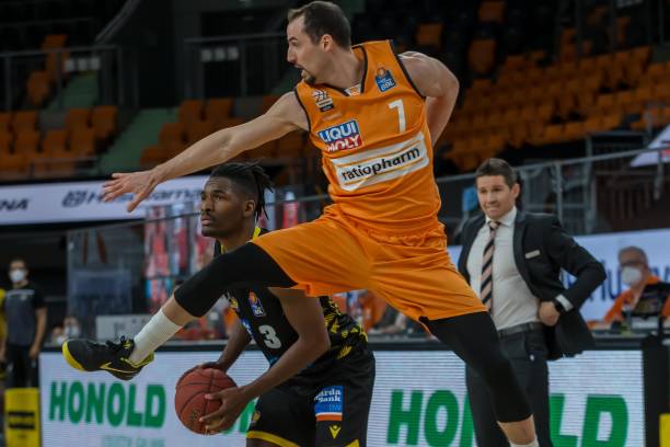 并创造出许 并创造出许