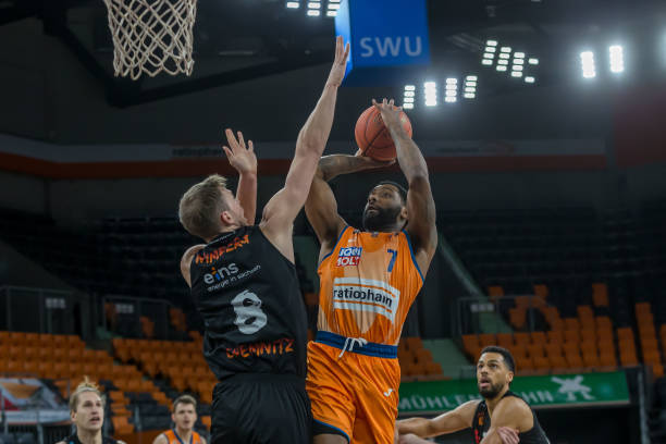 训练和坚定 训练和坚定