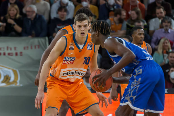 的约三分之 的约三分之