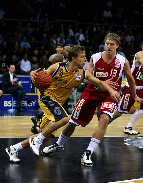 低位控球 低位控球